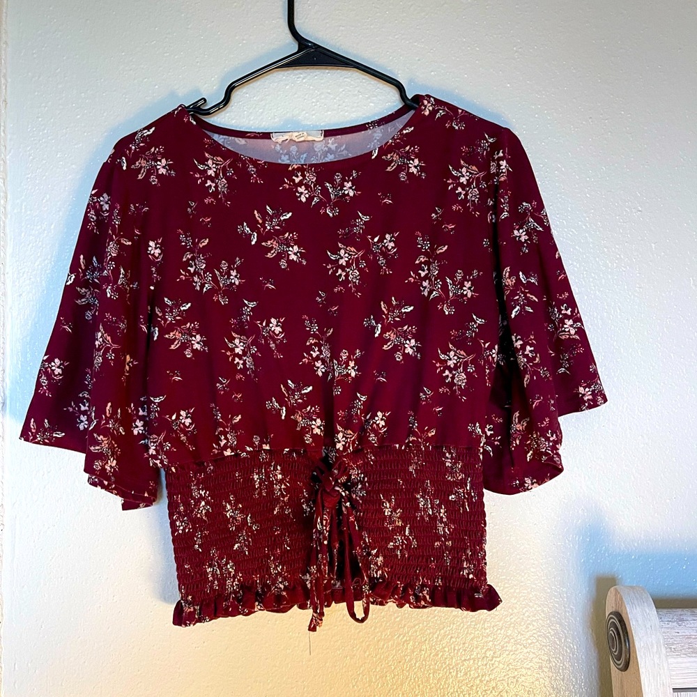 Slightly cropped top (L)
